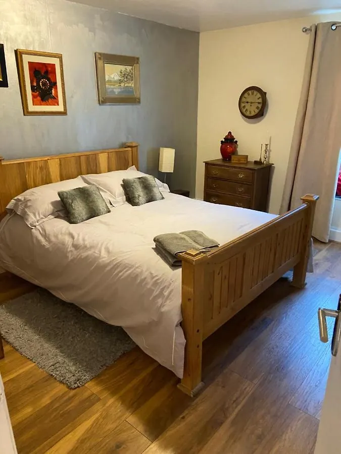 Great Rooms In An Uber Cool Flat! London Bridge Апартаменты