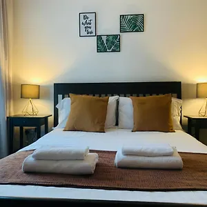 Unique 2 Bedroom In London/ Excel / Olympic Close To Line Tube Station With Gated Parking Space Appartement